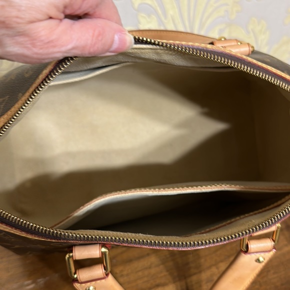 Louis Vuitton Retiro EUC. Comes with bag and receipt - Picture 17 of 17